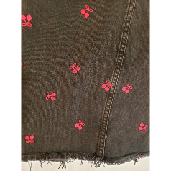 Women's Wild Fable Black Cherry Embroidered Denim Vest Size XXS - Picture 3 of 4